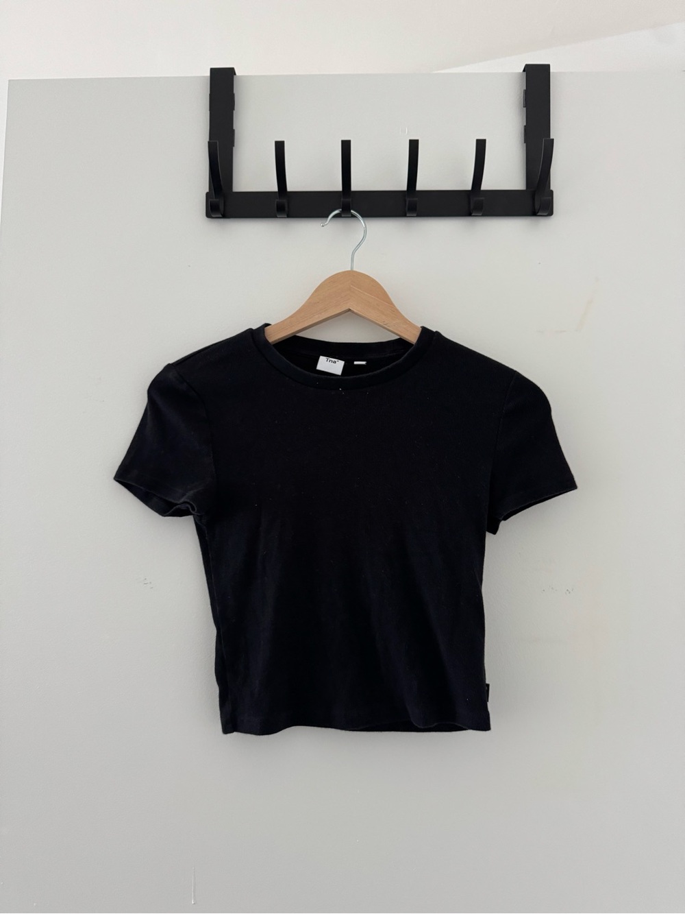Aritzia TNA black short sleeve tshirt